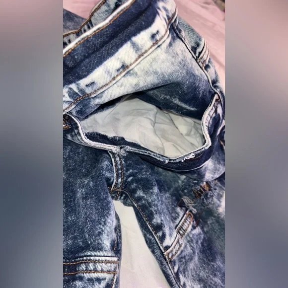 Evolution in Design Mens Size 44 Destroyed Denim Jeans Trashed Medium Dark Wash - Picture 3 of 7